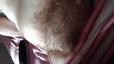 Brunette med store bryster er en passioneret elsker af hård mandlig dominans og underkastelse.