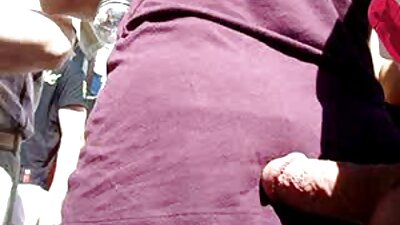Brunetten skiftede til undertøj doneret af hendes elsker og havde sex med ham.