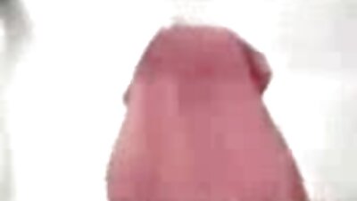 Sexet blondine bliver kneppet doggystyle på sengen.