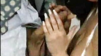 Seksuel udskejelse på et hotel med en brunette klædt i en rød kjole.