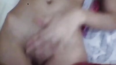 Gravid skønhed laver en striptease.