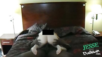 POV creampie til røvblond i rød bikini.
