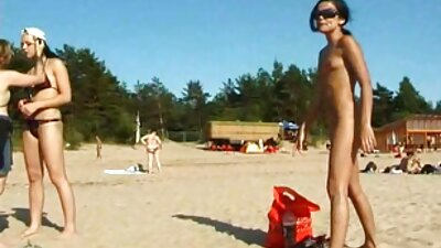 Groft sex i munden med en russisk skønhed siddende på gulvet.