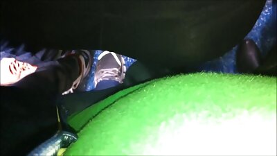 En fyr i et af de private webcam-shows fik pludselig øje på en 18-årig søster i en mini-nederdel og med en dildo klar .