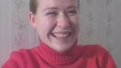 En smuk fremmed i en maskerade maske spiste på sperm udvundet fra den administrerende direktørs pik.