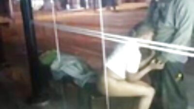 Skinny glamour pige startede private webcam shows med sin kæreste.