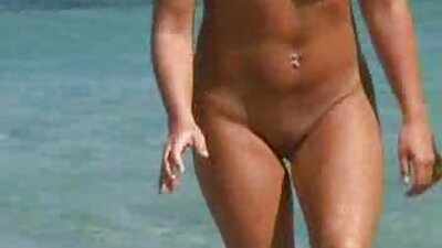 Redhead minx gav sin sorte kammerat et offentligt blowjob.