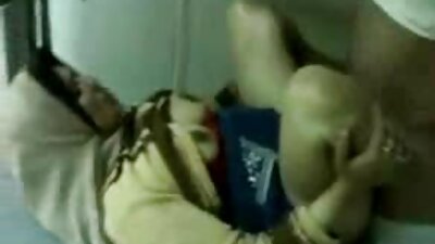 Amatør video af interracial sex gennem trusser med en ung latina.