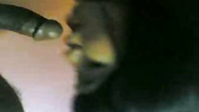 Underkastelsen af ​​den kone, der var helt forvildet fra hænderne, blev udført gennem grov sex i munden.